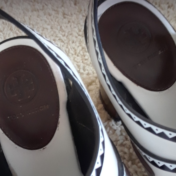 TORY BURCH..BLOCK HEEL SANDAL - Picture 2 of 8